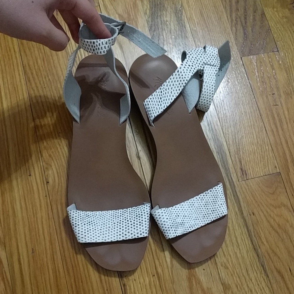 Veronique sandals